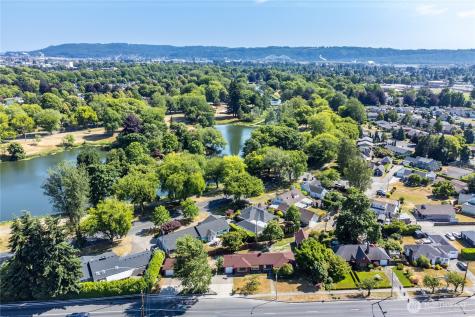 2615 Ocean Beach Highway Longview WA 98632