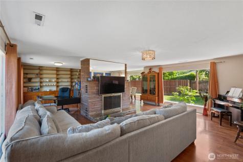 2615 Ocean Beach Highway Longview WA 98632