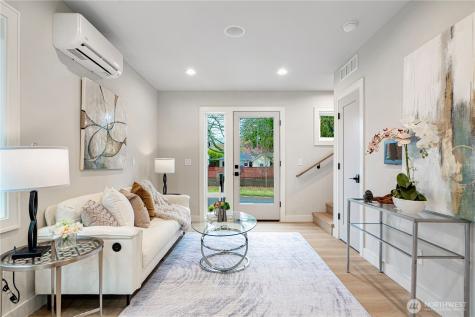 3054 Fairmount Ave SW Seattle WA 98116