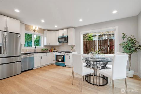 3054 Fairmount Ave SW Seattle WA 98116
