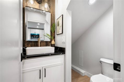 3054 Fairmount Ave SW Seattle WA 98116