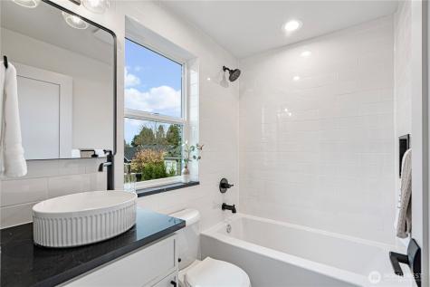 3054 Fairmount Ave SW Seattle WA 98116