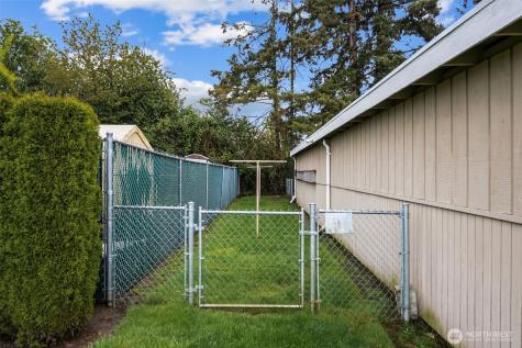 319 7th Place SE Puyallup WA 98372