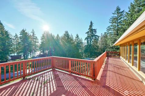 22115 Maple Drive NW Lakebay WA 98349