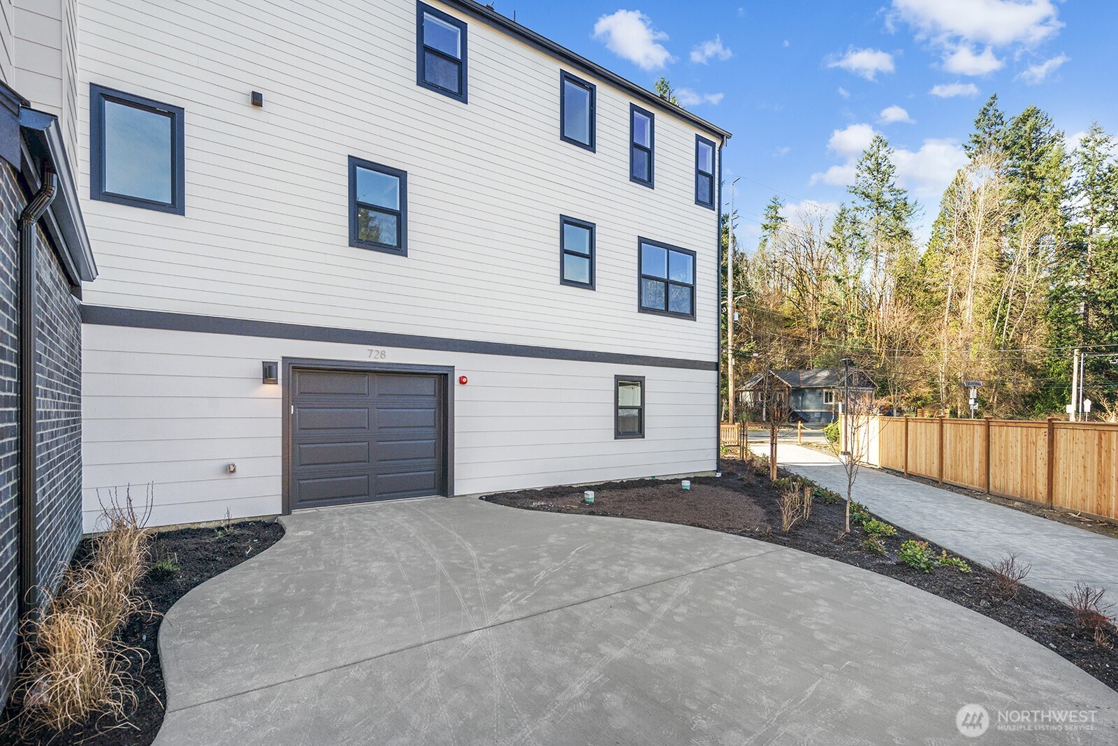 728 Newport Way NW Issaquah WA 98027