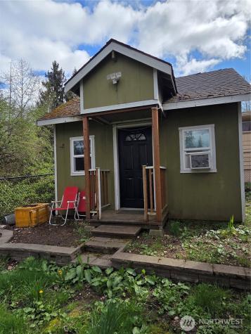 1207 E 121st Street Tacoma WA 98445