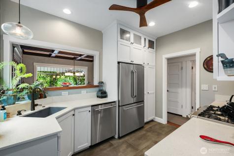 934 30th Avenue Seattle WA 98122