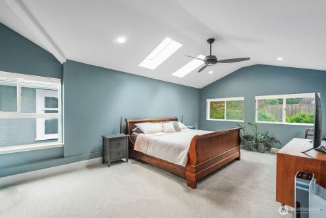934 30th Avenue Seattle WA 98122
