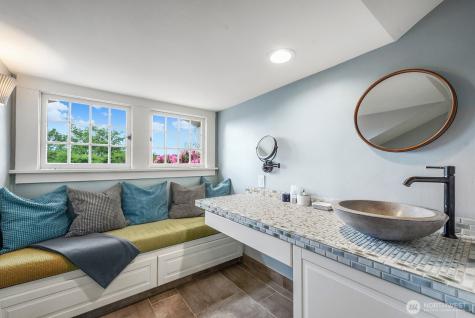 934 30th Avenue Seattle WA 98122
