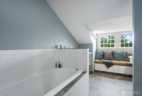 934 30th Avenue Seattle WA 98122