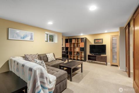 934 30th Avenue Seattle WA 98122
