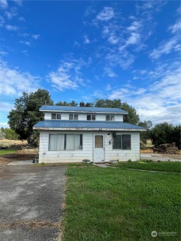 13 Dixon Road Omak WA 98841
