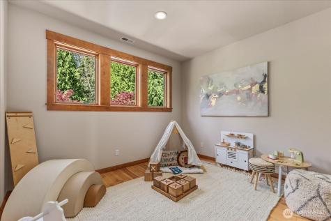 13748 242nd Avenue NE Woodinville WA 98077