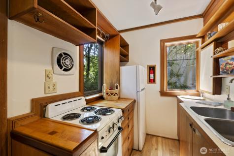 1919 32nd Avenue W Seattle WA 98199