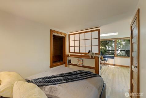 1919 32nd Avenue W Seattle WA 98199