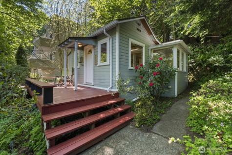 1919 32nd Avenue W Seattle WA 98199