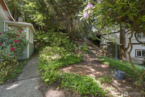1919 32nd Avenue W Seattle WA 98199
