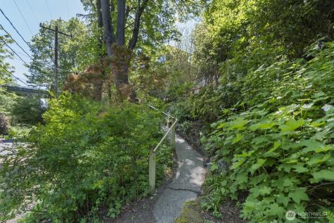 1919 32nd Avenue W Seattle WA 98199