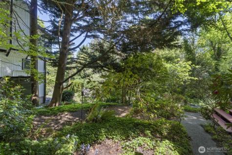1919 32nd Avenue W Seattle WA 98199