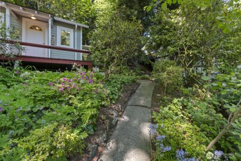 1919 32nd Avenue W Seattle WA 98199