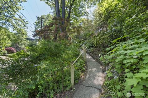 1919 32nd Avenue W Seattle WA 98199
