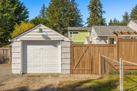 13703 Palatine Avenue N Seattle WA 98133