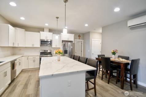 701 Myers Street SE Rainier WA 98576
