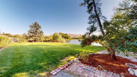 725 Okoma Drive Omak WA 98841