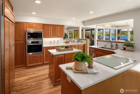 8625 NE Juanita Drive Kirkland WA 98034