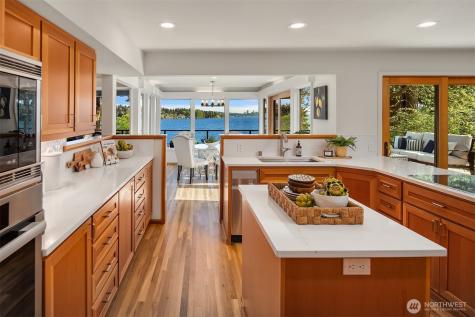 8625 NE Juanita Drive Kirkland WA 98034