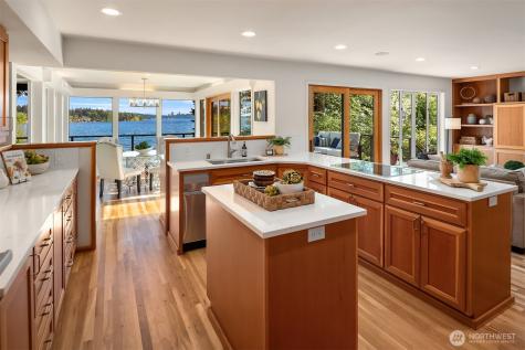 8625 NE Juanita Drive Kirkland WA 98034
