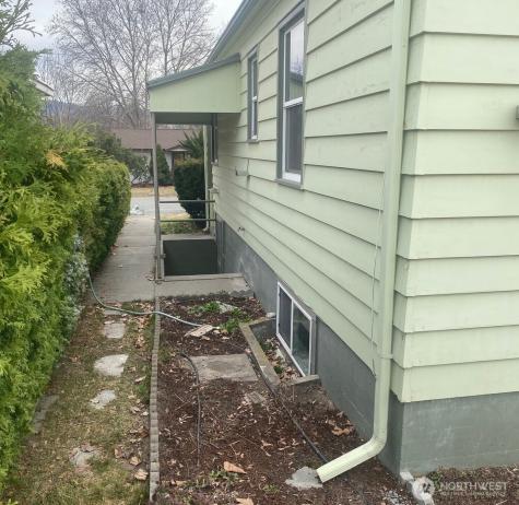 224 W Apple Street Omak WA 98841