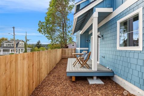 17 Beargrass Lane NE Poulsbo WA 98370