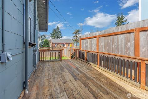302 Van Trump Avenue NE Yelm WA 98597