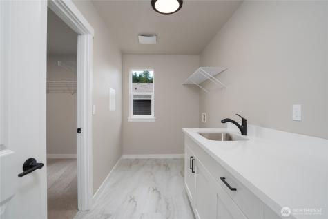 2440 SW Ridgeway Drive Oak Harbor WA 98277