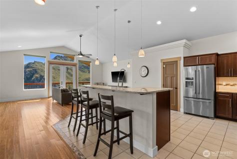 1024 Columbia Point Entiat WA 98822