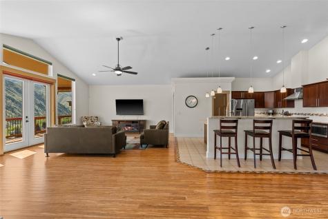 1024 Columbia Point Entiat WA 98822