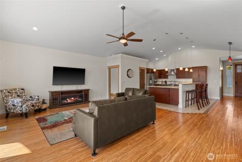 1024 Columbia Point Entiat WA 98822