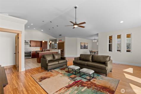 1024 Columbia Point Entiat WA 98822