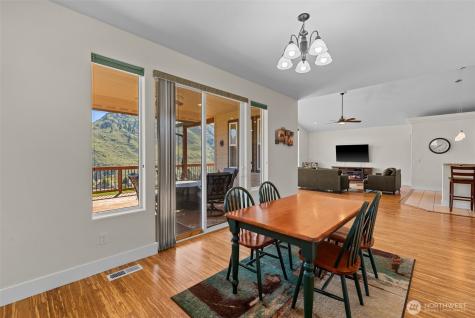 1024 Columbia Point Entiat WA 98822