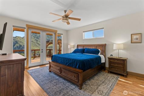 1024 Columbia Point Entiat WA 98822
