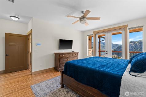 1024 Columbia Point Entiat WA 98822