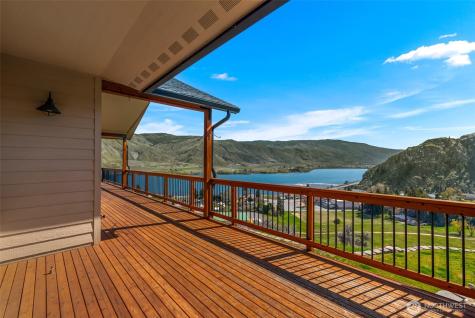 1024 Columbia Point Entiat WA 98822