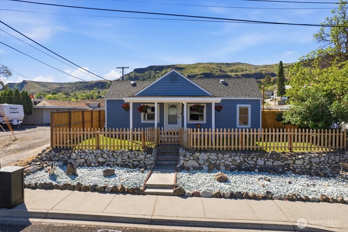 311 Federal Avenue Grand Coulee WA 99133