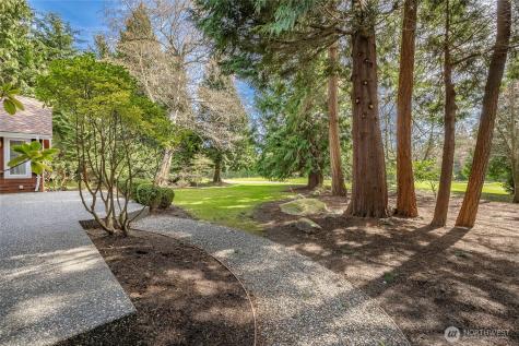 8606 Great Horned Owl Lane Blaine WA 98230