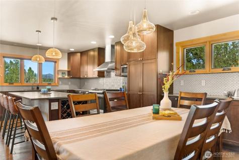 130 Sundown Road Winthrop WA 98862