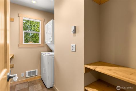 130 Sundown Road Winthrop WA 98862