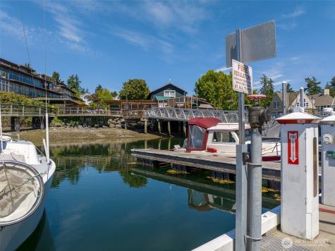 141 Parfitt Way SW Bainbridge Island WA 98110