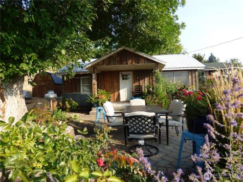 304 Pearl Street Pateros WA 98846