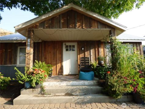 304 Pearl Street Pateros WA 98846